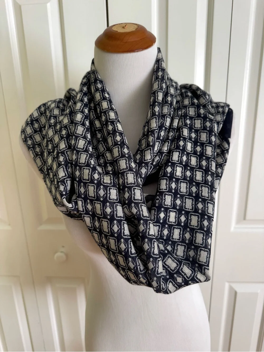 ESCADA Sport Women Navy/White Scarf Mint